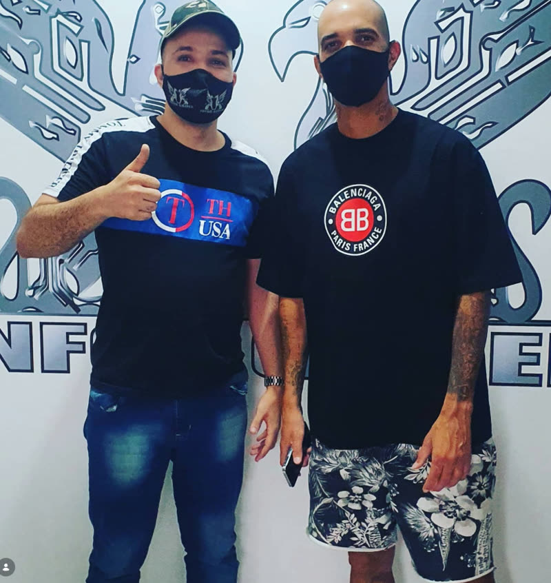 Clientes satisfeitos na loja InforGamer em Belo Horizonte